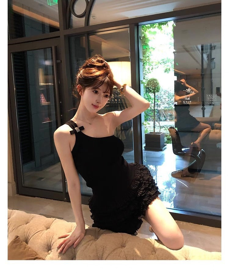 25Oct. 撩係甜心不對稱單肩蝴蝶結針織背心 黑