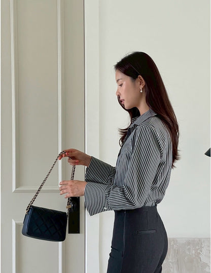 25Sep. 韓Chic簡約不規則側扣條紋襯衫 黑