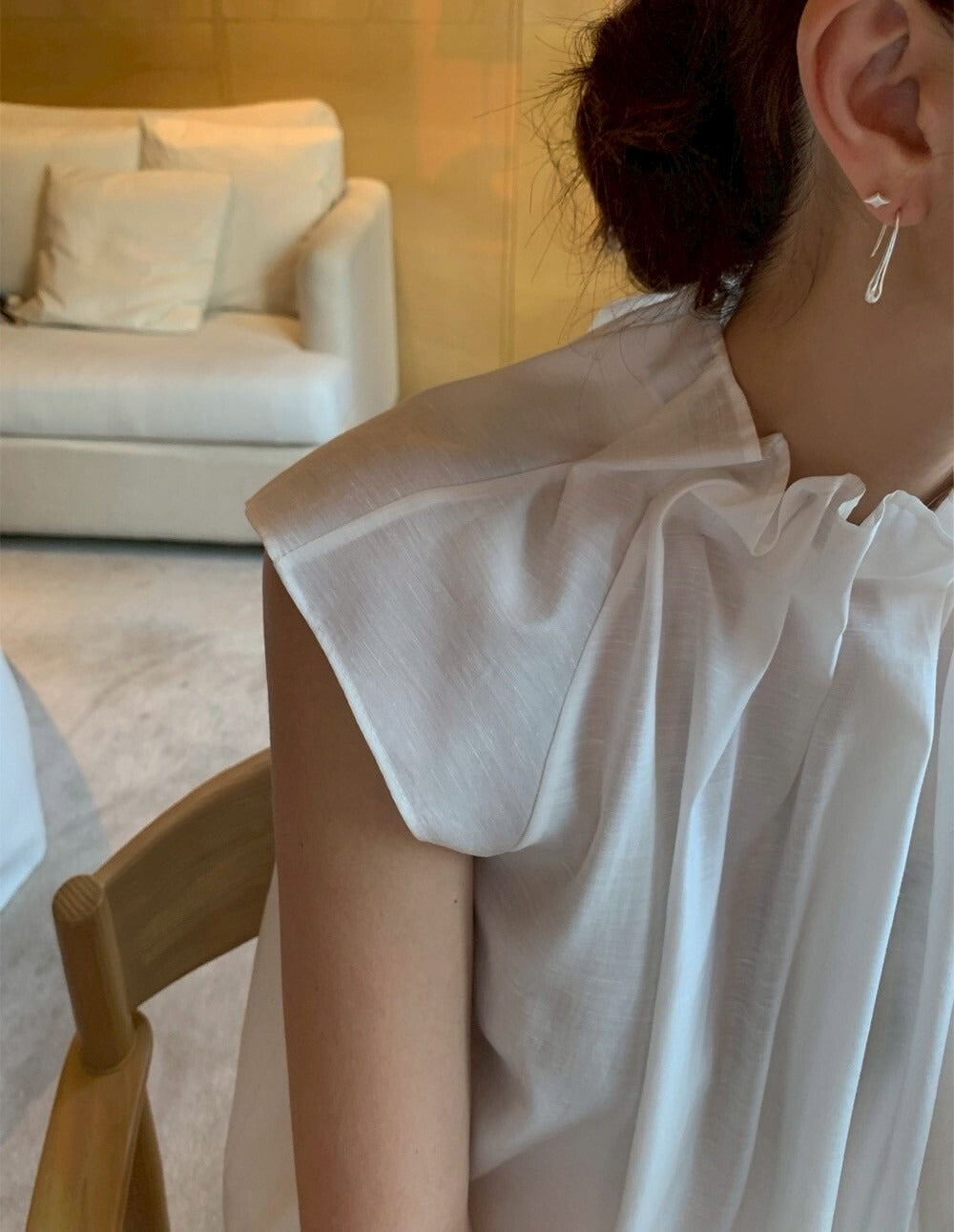 25Sep. 法式可人天絲褶皺領背心上衣 白/黑