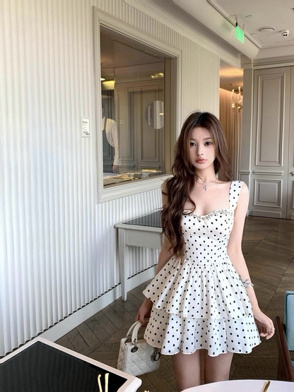 25Oct. 波點派系-法式手工縫鑽蝴蝶結綁帶蓬蓬連身裙