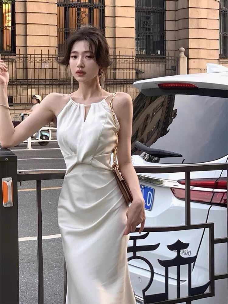 25Sep. 造物美神 法式白色掛脖修身連身裙