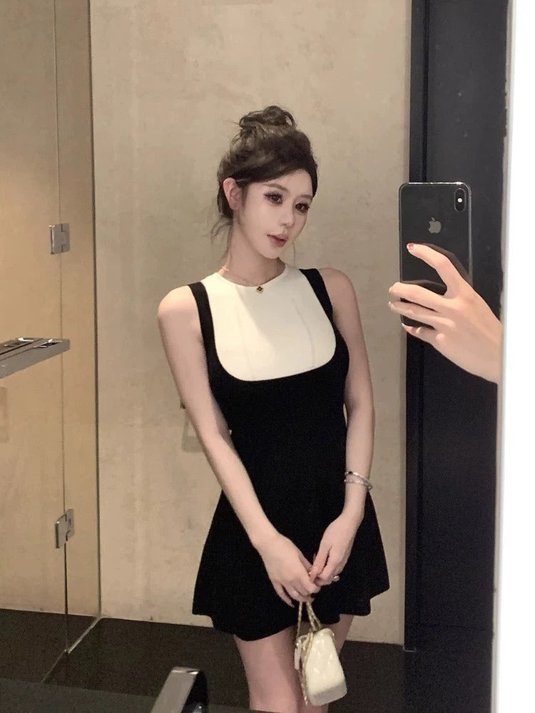 25Oct. 人間Co 經典黑白撞色針織連身裙