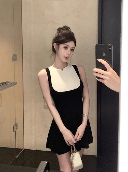 25Oct. 人間Co 經典黑白撞色針織連身裙