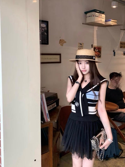 25Oct. 精緻山茶花刺繡 芭尹水手藍色條紋針織上衣