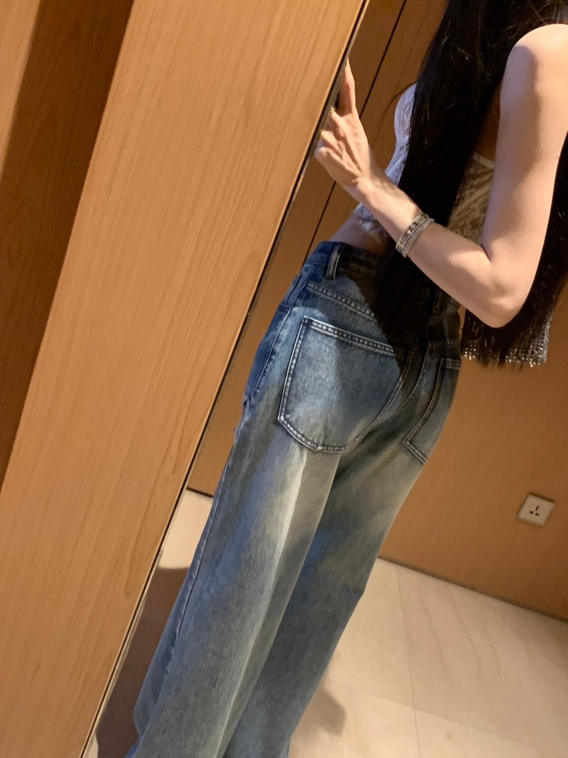 25Oct. 千禧毛鬚蝴蝶修身微喇叭牛仔褲