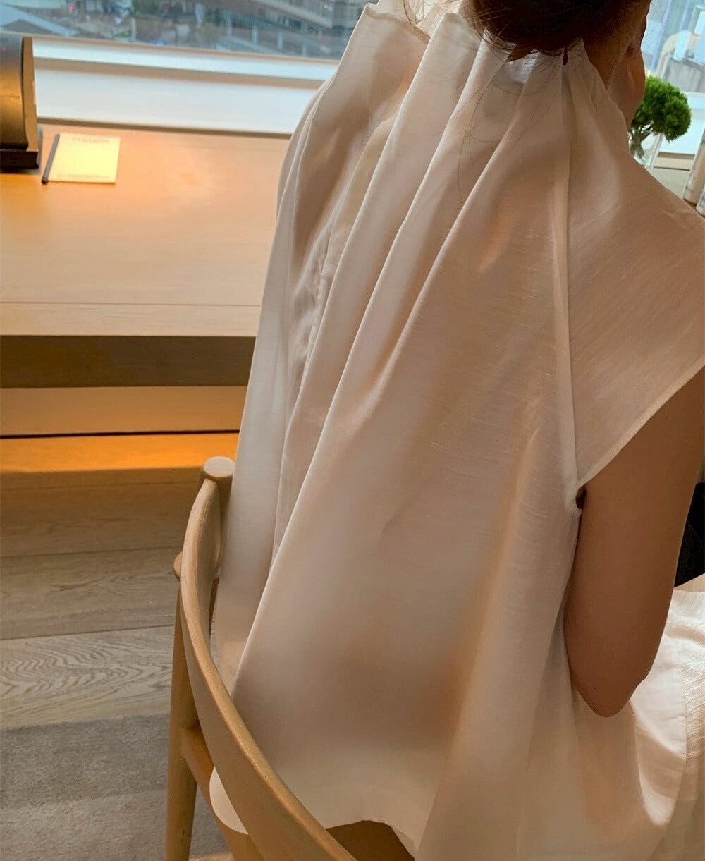 25Sep. 法式可人天絲褶皺領背心上衣 白/黑