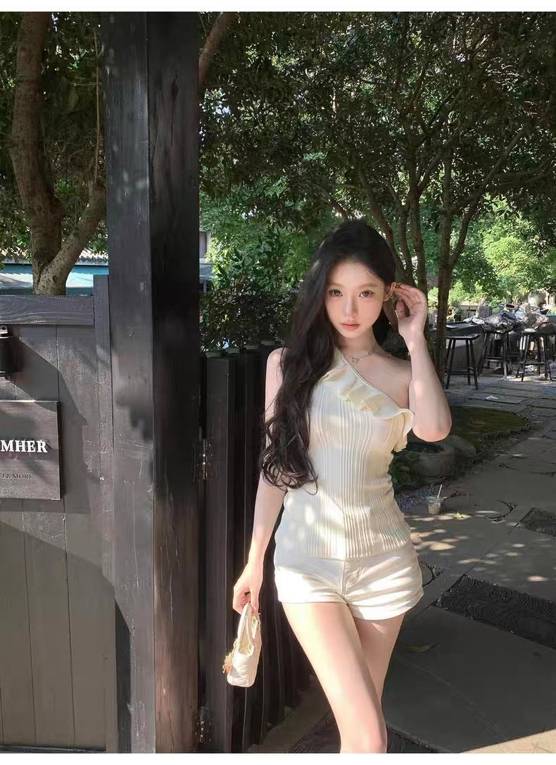 25Oct. 浪漫至上 心動荷葉斜肩針織上衣 米白