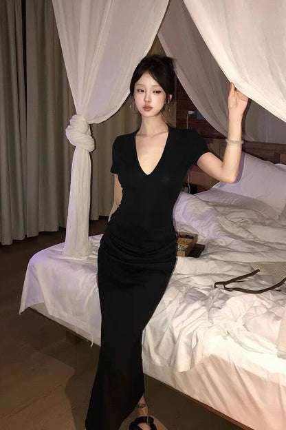 25Oct. 舒適性感 低V修身拼接連身裙 黑