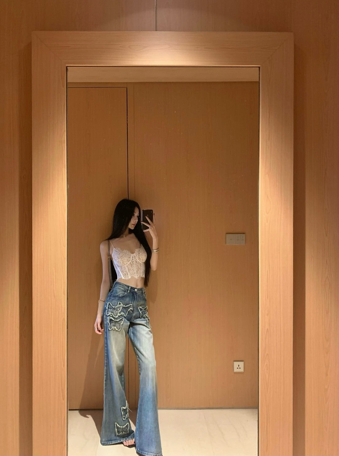 25Oct. 千禧毛鬚蝴蝶修身微喇叭牛仔褲