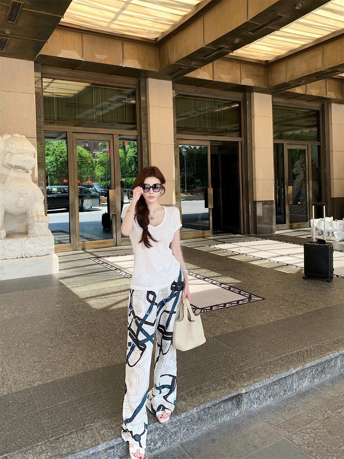 25Sep. 淡人ToF*極簡亞麻棉上衣 白色/冰絲緞面老花休閒褲