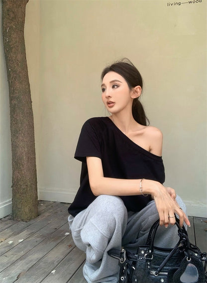 25Oct. 簡約慵懶 寬鬆大領口純色上衣 白/黑