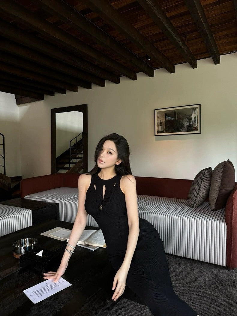 25Oct. 曲線主義-小巴色系 金釦縷空針織連身裙 湖水藍/黑