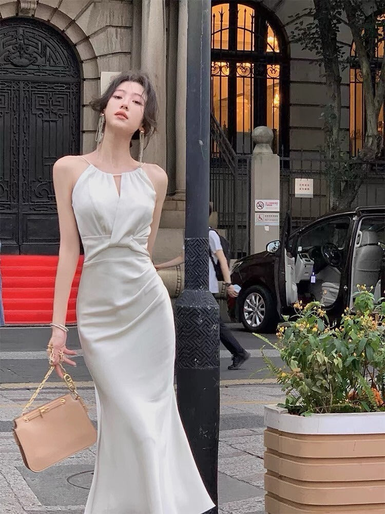 25Sep. 造物美神 法式白色掛脖修身連身裙