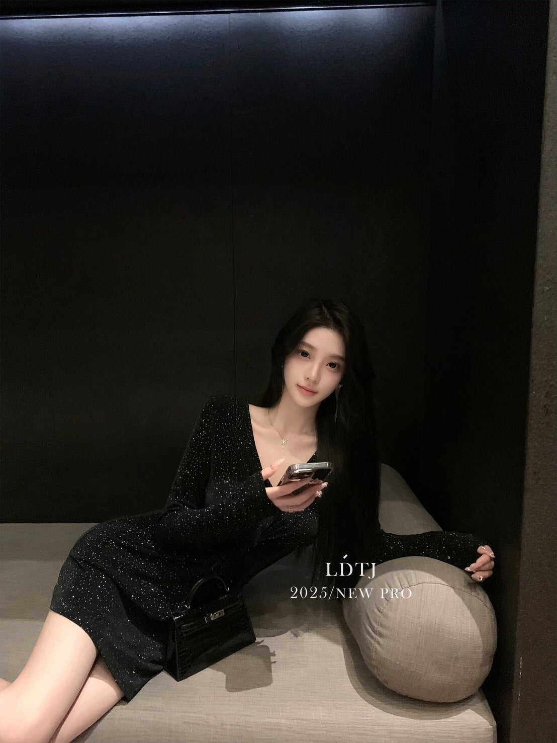25Oct. 滿鑽流心 晚宴名媛重工V領褶皺連身裙