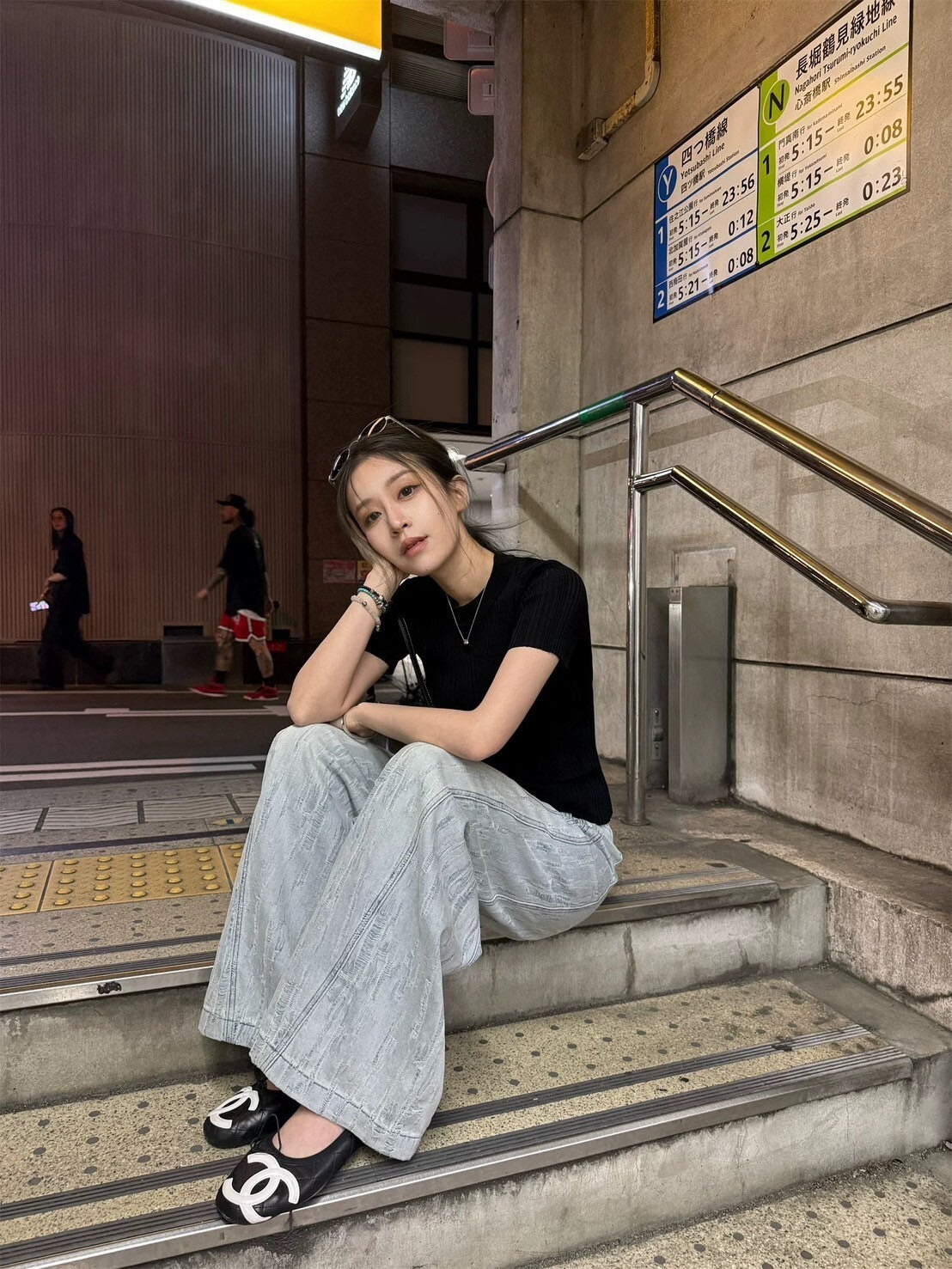 25Oct. 定染淺色手工刷破修身牛仔褲