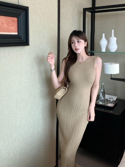 25Oct. 溫婉可人 無縫邊針織背心開叉連身裙