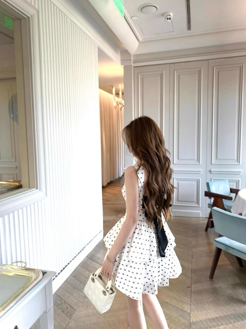 25Oct. 波點派系-法式手工縫鑽蝴蝶結綁帶蓬蓬連身裙