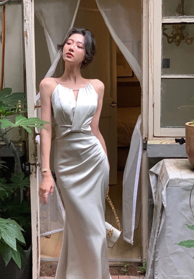 25Sep. 造物美神 法式白色掛脖修身連身裙