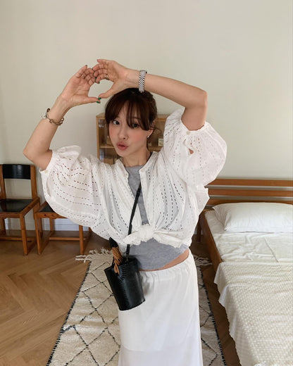 25Oct. 甜美縷空燈籠袖圓領排扣上衣