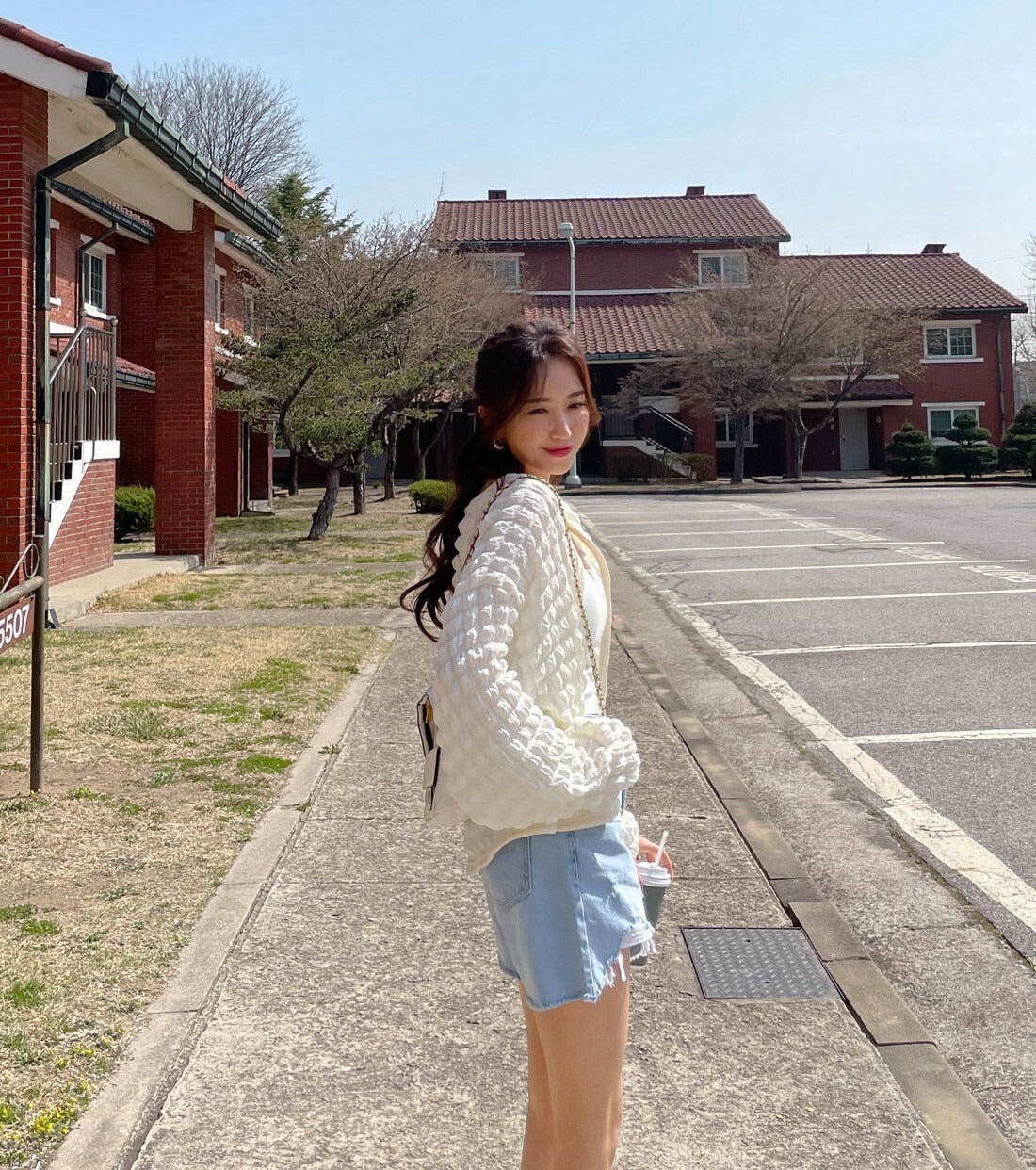 25Sep. 雲朵泡泡 寬鬆立體壓印開衫 白/黑