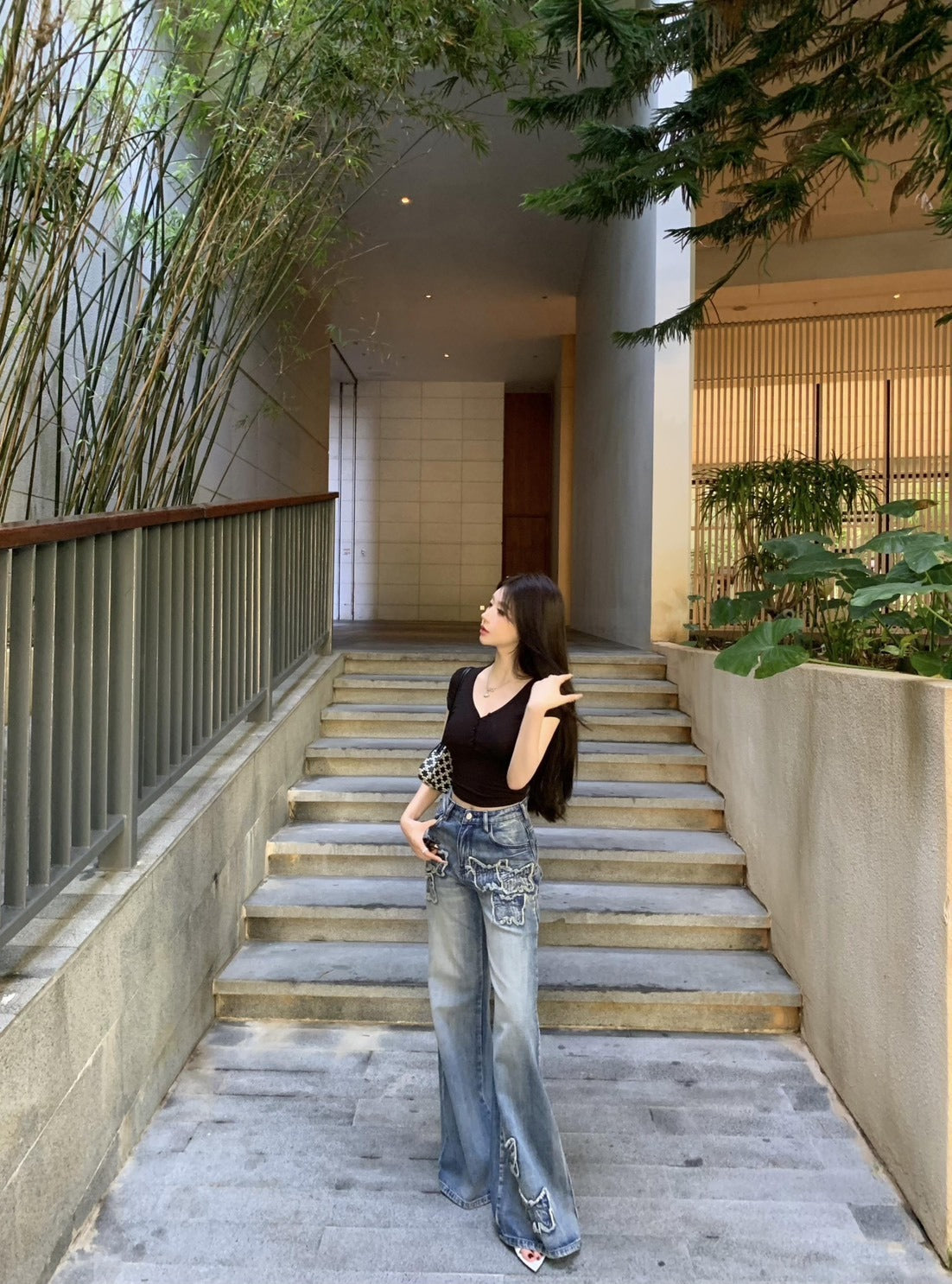 25Oct. 千禧毛鬚蝴蝶修身微喇叭牛仔褲