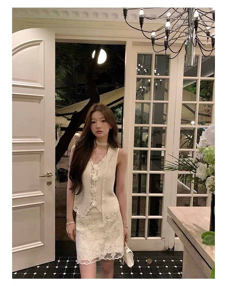 25Oct. 回頭率密碼韓系薄款針織飄帶背心 杏