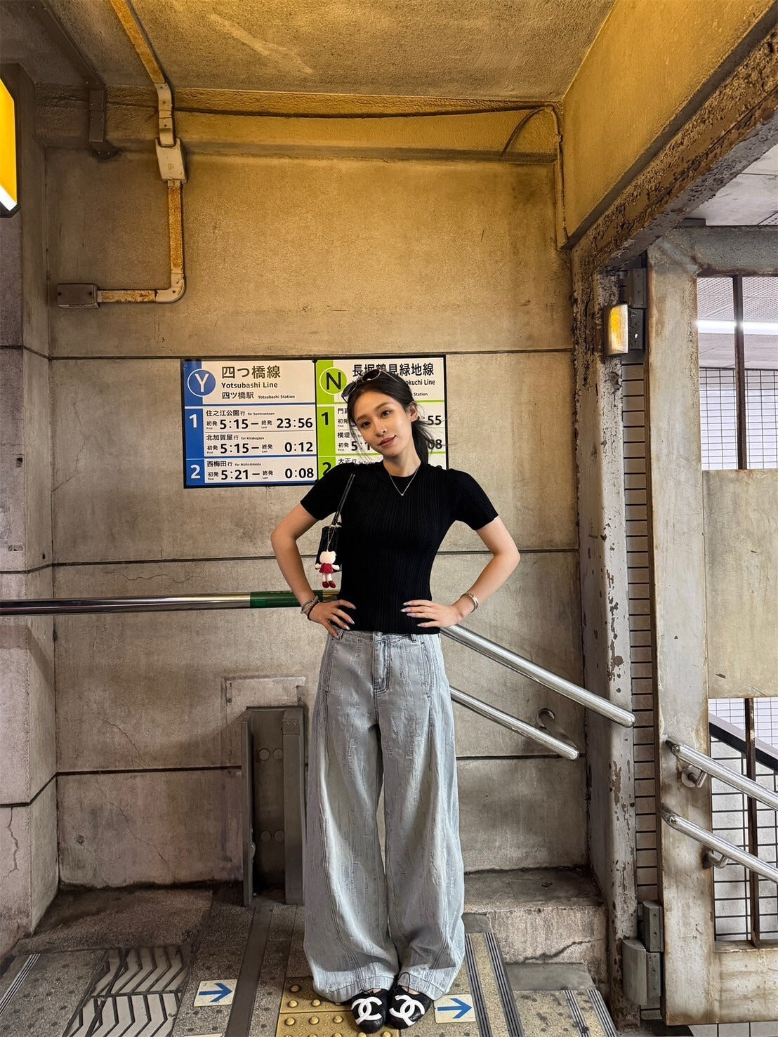 25Oct. 定染淺色手工刷破修身牛仔褲