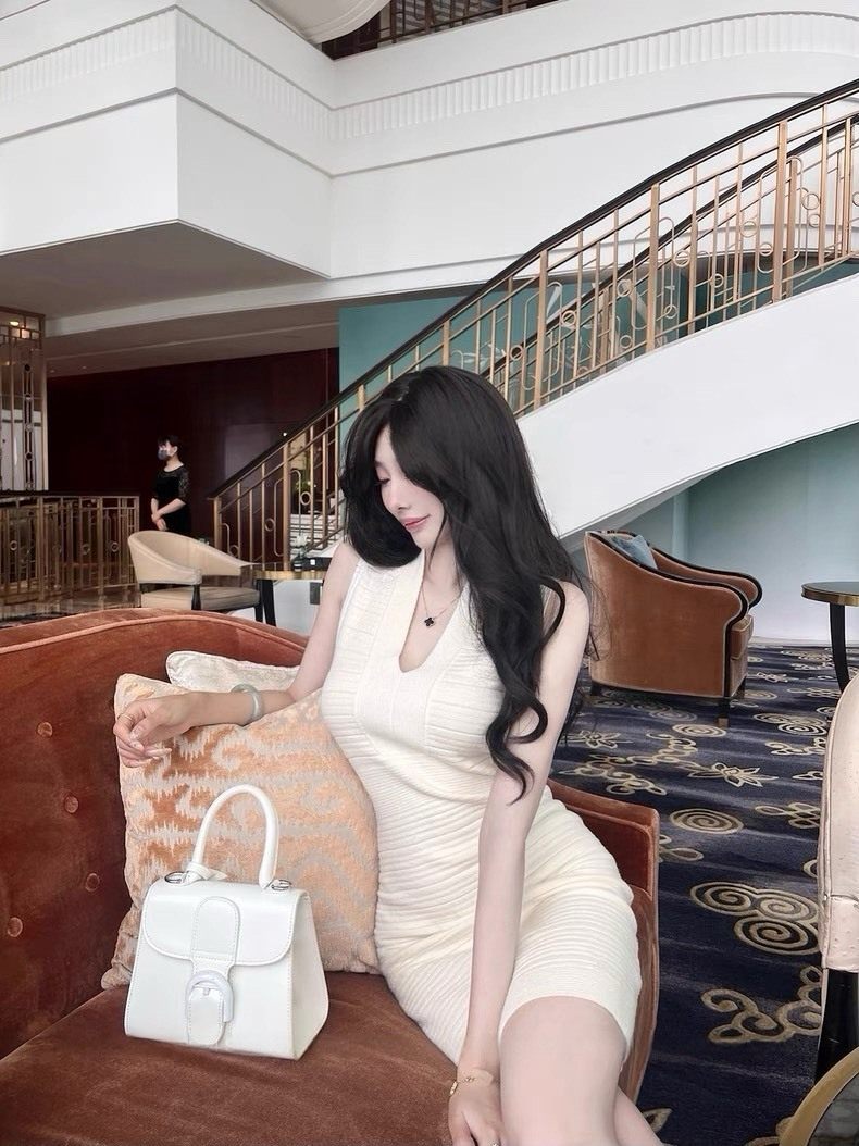 25Oct. 氣質歐膩針織V領肌理紋連身裙 祖母綠/氣質白