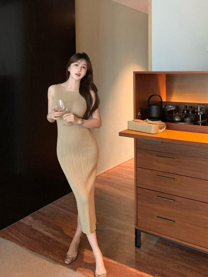 25Oct. 溫婉可人 無縫邊針織背心開叉連身裙