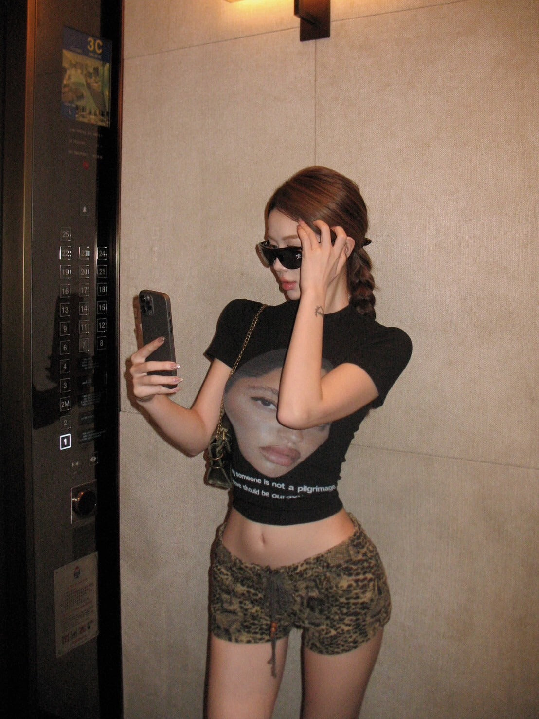 25Oct. 叛逆基因人像印花修身上衣