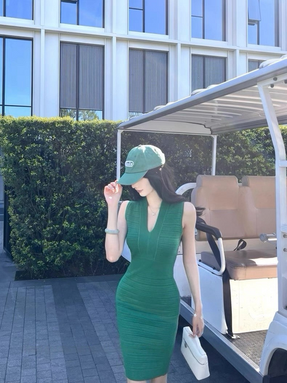 25Oct. 氣質歐膩針織V領肌理紋連身裙 祖母綠/氣質白